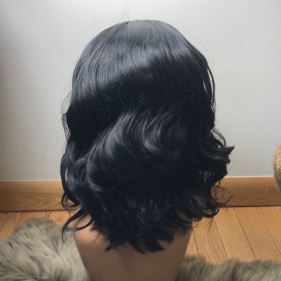?Jenica 12” BLACK MIDDLE PART WAVY BOB WIG *NEW* main image 7